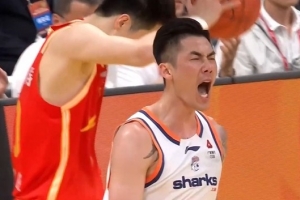 要打花了！李弘权补篮+刘铮反击空篮 上海18-2再打停&领先17分！配图