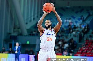 毕竟拿过FMVP！弗格半场11中5拿15分3助 三分4中2配图