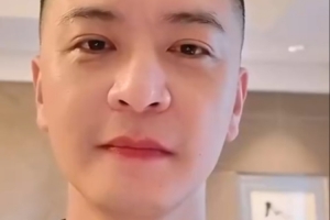 越来越帅！杨鸣分享前往圣安东尼奥Vlog：奔赴NBA总决赛配图