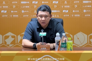 ️赛后声音 张晓峰:希望球队能够克服困难,发挥出水平配图