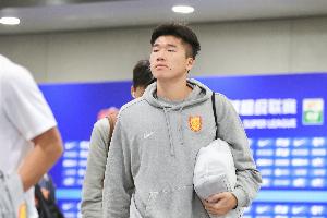 岳瑞杰本场12次解围，成单场中超完成至少10次解围最年轻的球员配图
