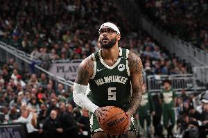 数据跌了工资涨了！美记：NBA预计将调查特伦特与雄鹿！配图