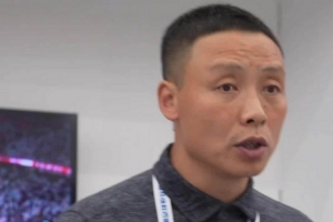 半场一球领先 主教练陈涛更衣室鼓舞全队配图